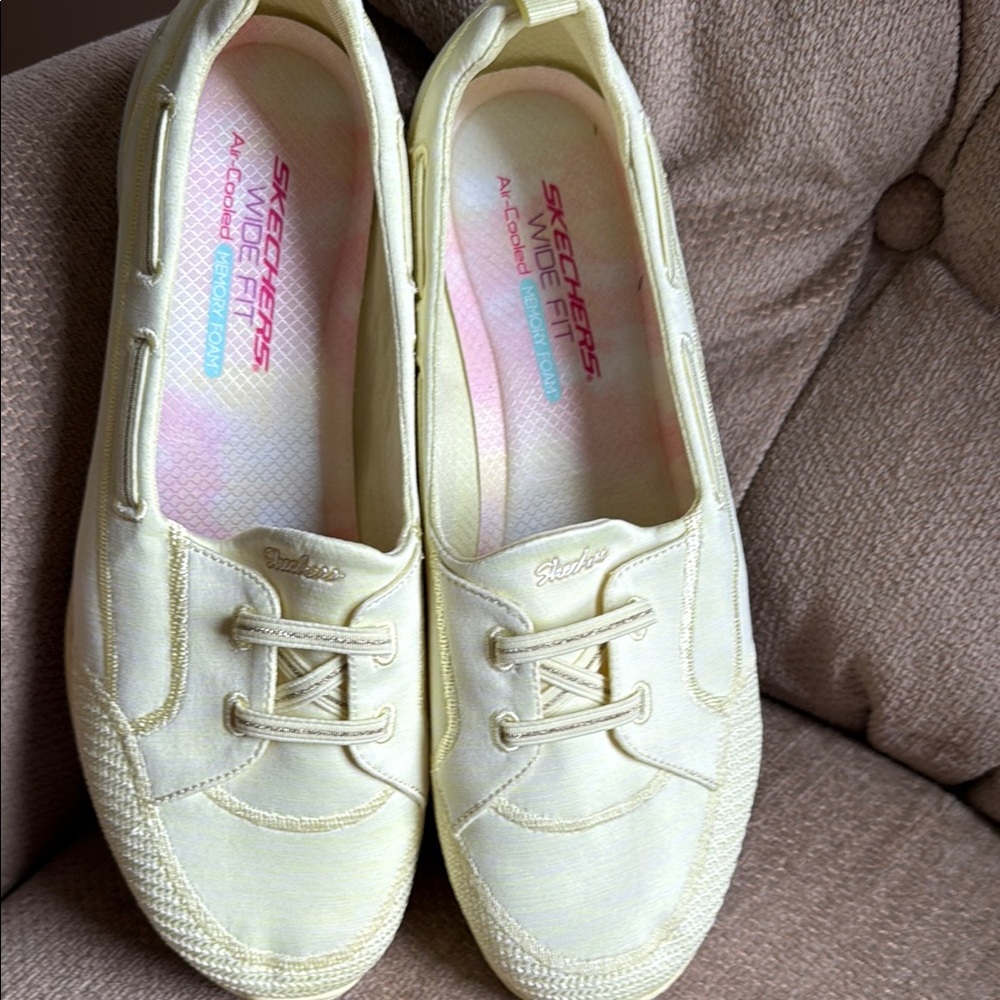 Skechers Yellow Flats & Loafers with Slip-On Design Never worn